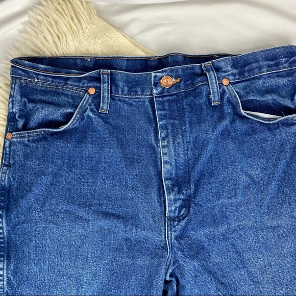 SOLD Wrangler light/medium wash denim sz 34” - Picture 9 of 12